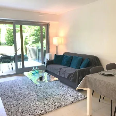 Rez-de-jardin - Avec Piscine - *